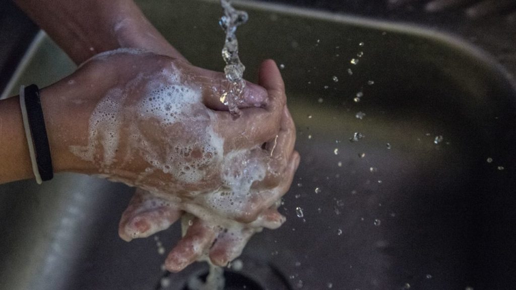 Desarrollan lavamanos inteligente ante pandemia de coronavirus