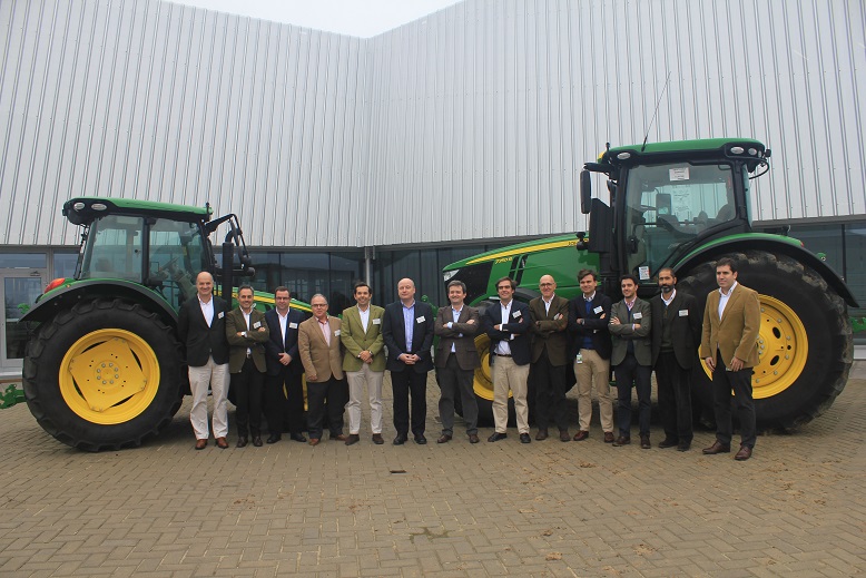 John Deere mantiene la actividad en los almacenes de repuestos y fábricas