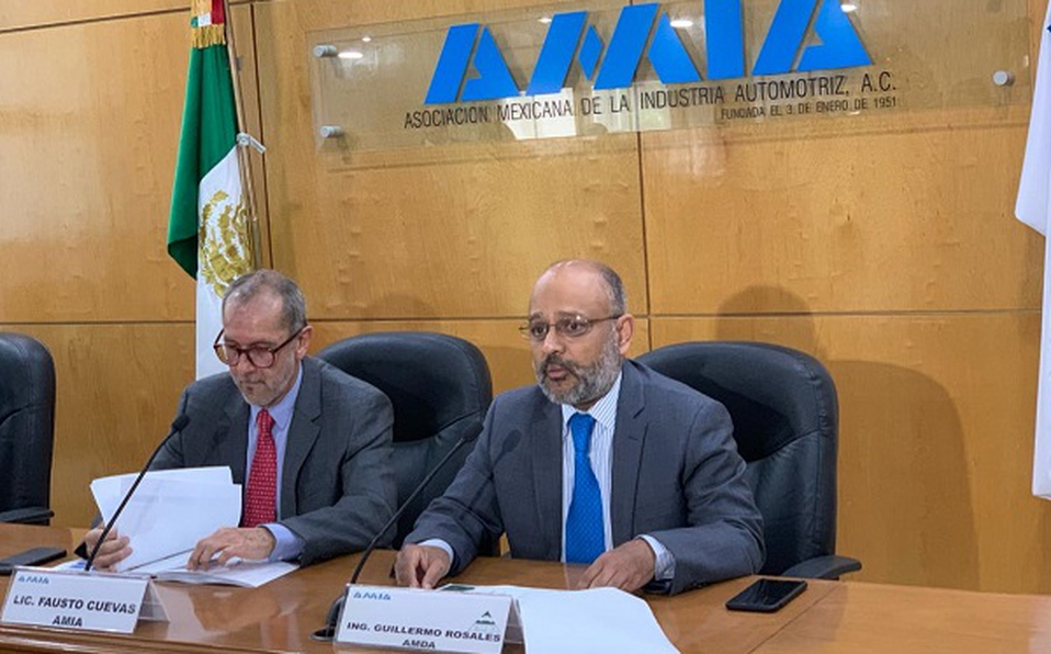 Industria automotriz pide reactivar operaciones a la par de EU y Canadá