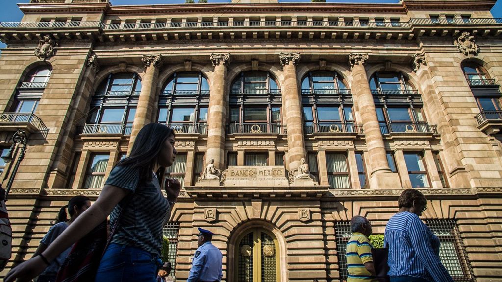 Pandemia eleva demanda de billetes y monedas a máximo histórico