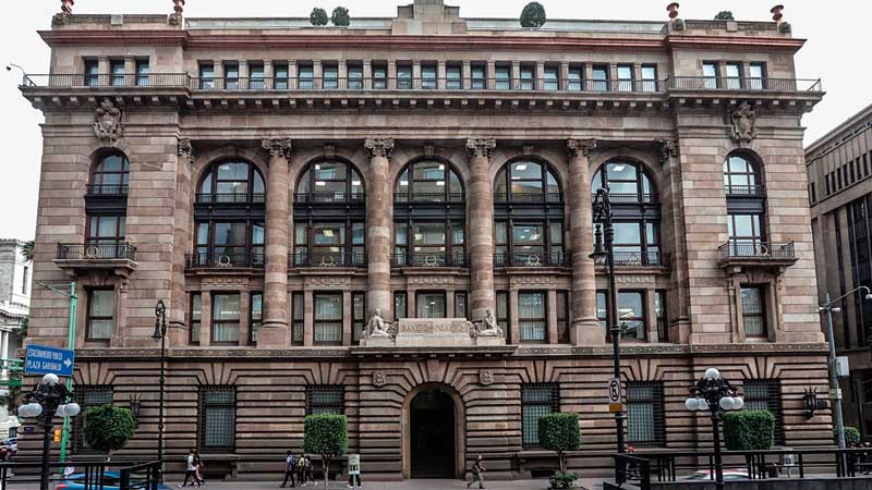 Banxico recorta su tasa de interés para enfrentar incertidumbre por Covid-19