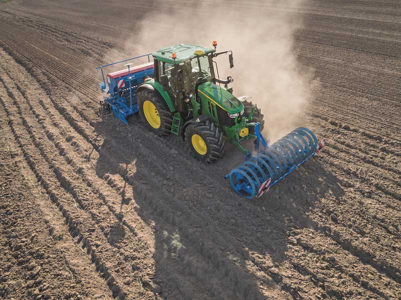 John Deere presenta sus nuevos tractores 6M AutoPowr y 7R 350