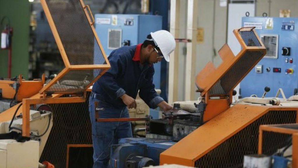Actividad económica cayó 19.7% en abril, el desplome más fuerte de la historia