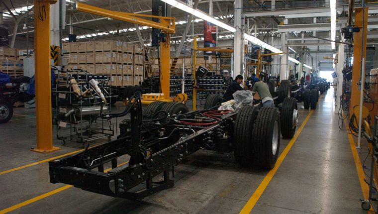 México y Brasil aplazan tres años libre comercio de vehículos pesados
