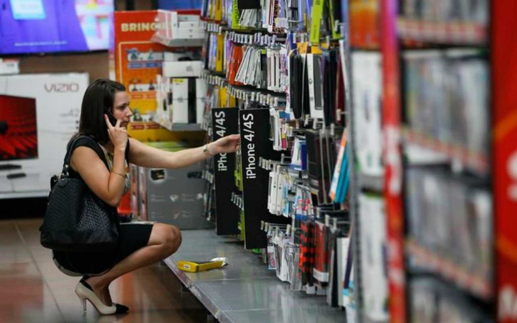 Sugieren apoyar a consumidores en lugar de empresas para reactivar la economía