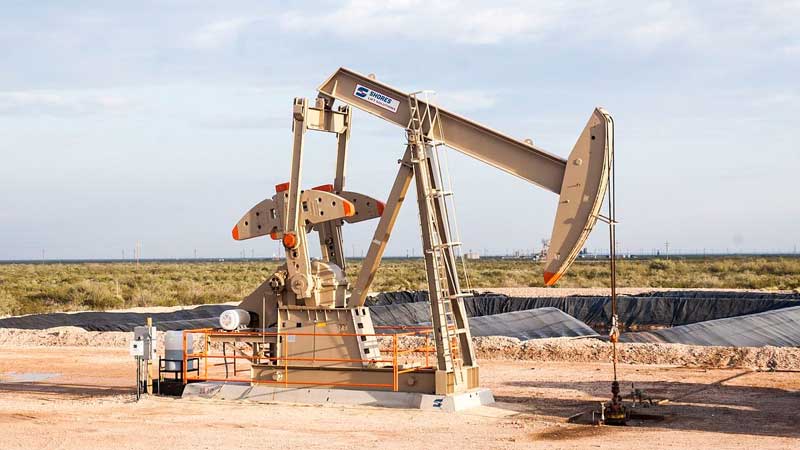 Petróleo acumula pérdidas en la semana por temor a repunte de Covid-19