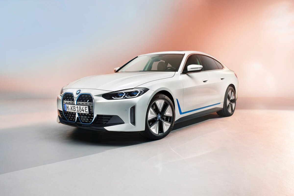 BMW apresenta o sedã elétrico i4, que vem para o Brasil